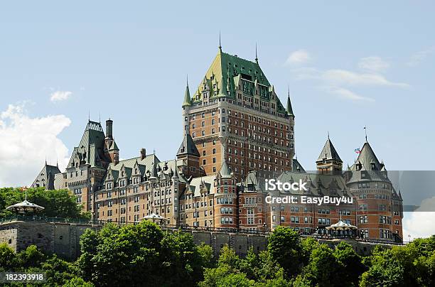 Chateau Frontenac — стоковые фотографии и другие картинки Отель Шато Фронтенак - Отель Шато Фронтенак, Замок - строение, Внешний вид здания