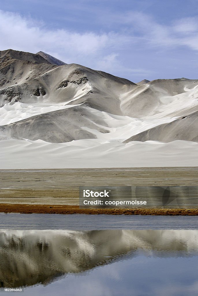 Sand Dunes del lago Karakul, China - Foto de stock de Kashgar libre de derechos