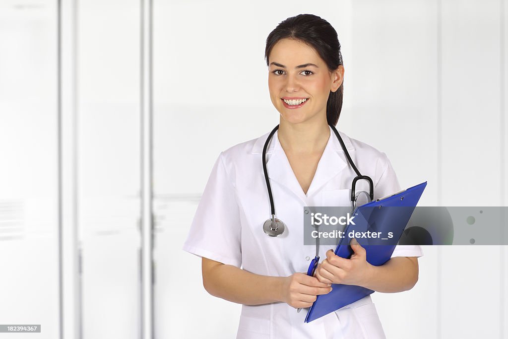 Giovane medico femmina - Foto stock royalty-free di 20-24 anni