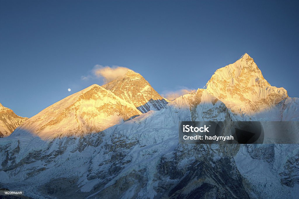 Mount Everest, der Berg Lhotse und Berg Nuptse vom Berg Kala Pattar - Lizenzfrei Abenddämmerung Stock-Foto