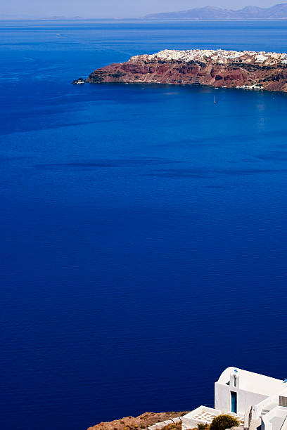 サントリーニのカルデラ - greek islands greece day full frame ストックフォトと画像