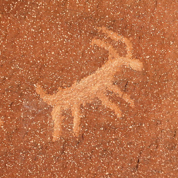 petroglyph - cave painting prehistoric art north american tribal culture nevada zdjęcia i obrazy z banku zdjęć