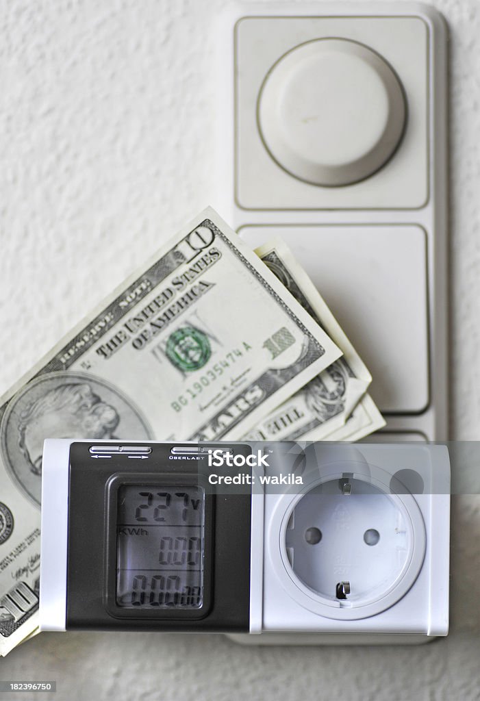 Mesure de puissance avec dollars sur éclair switch - Photo de Abstrait libre de droits
