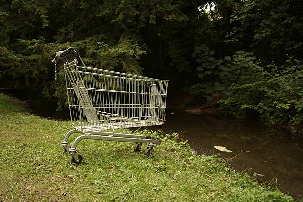 Abbandonare il carrello acquisti - foto stock