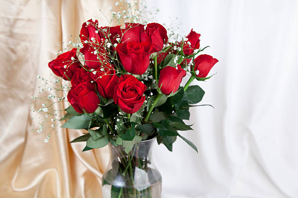 Free picture: Bouquet of three pink roses and a glass of red wine on table