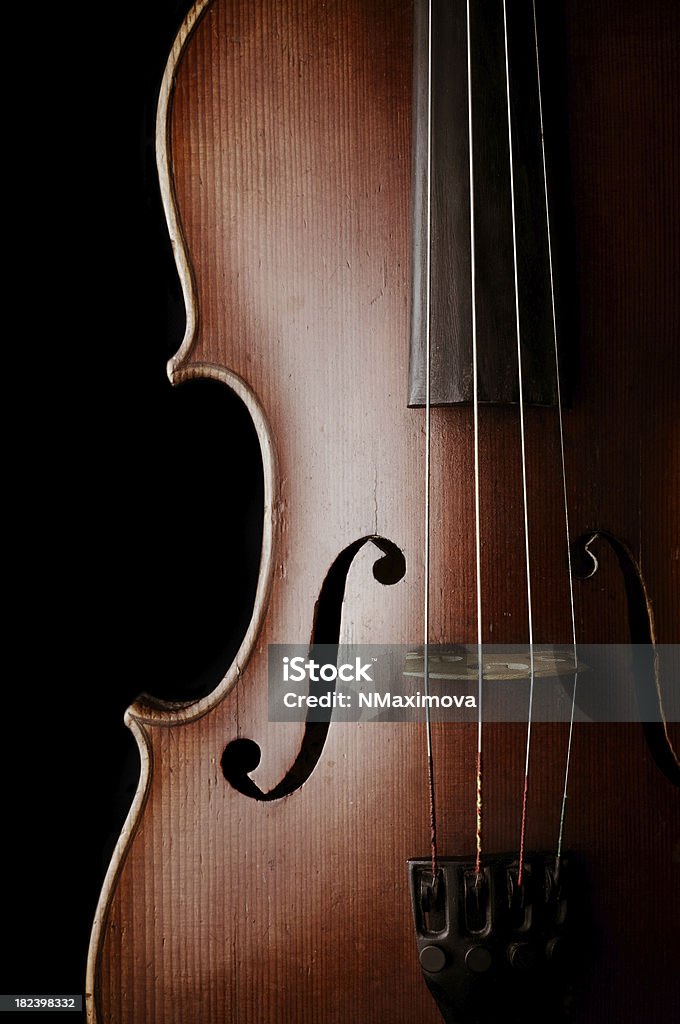 Nahaufnahme eines klassische Violine isoliert auf schwarzem Hintergrund. - Lizenzfrei Geige Stock-Foto