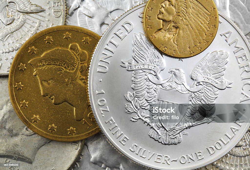 Argent et pièces d'or - Photo de Pièce de monnaie libre de droits