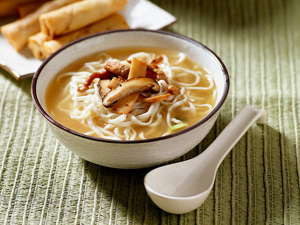 свинина & рисовая лапша - rice noodles kimchi noodles korean cuisine стоковые фото и изображения