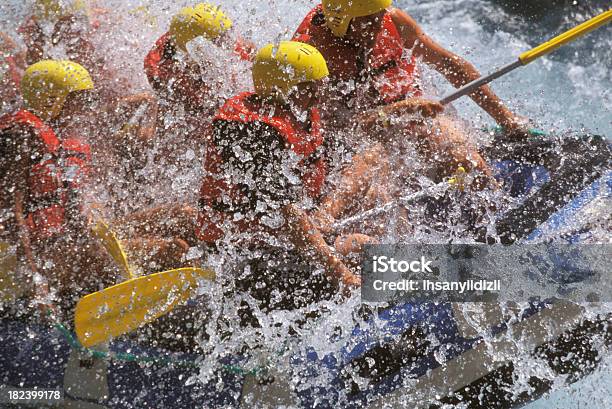 White Water Rafting Auf Stockfoto und mehr Bilder von Wildwasser-Floßfahrt - Wildwasser-Floßfahrt, Floßfahrt, Bewegung