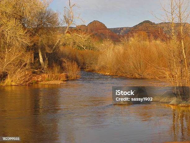 Oak Creek Tramonto Arizona Sedona - Fotografie stock e altre immagini di Acqua - Acqua, Albero, Ambientazione esterna