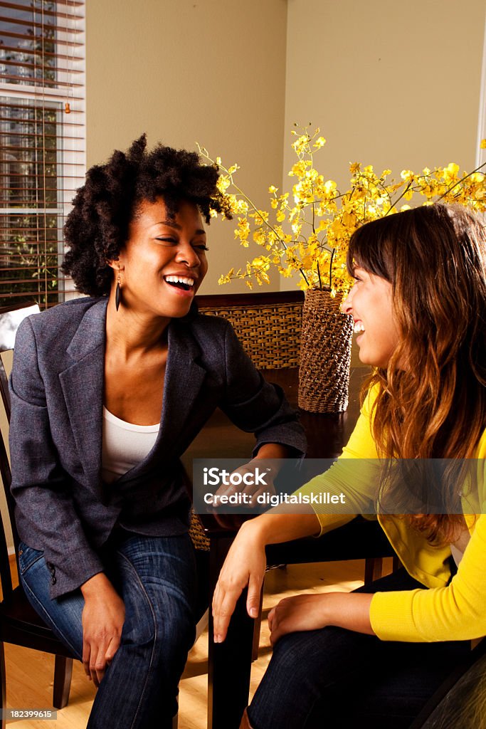 Przyjaciele rozmowy - Zbiór zdjęć royalty-free (Afroamerykanin)