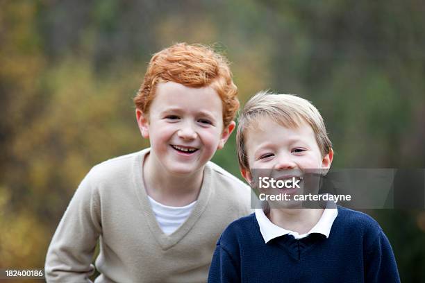 Zwei Jungen Brüder Familie Im Freien Stockfoto und mehr Bilder von Bruder - Bruder, Rotes Haar, 2000-2009