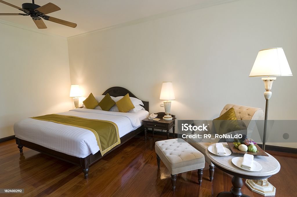 hotel de luxo suite quarto clássico interior - Royalty-free Colchão Foto de stock