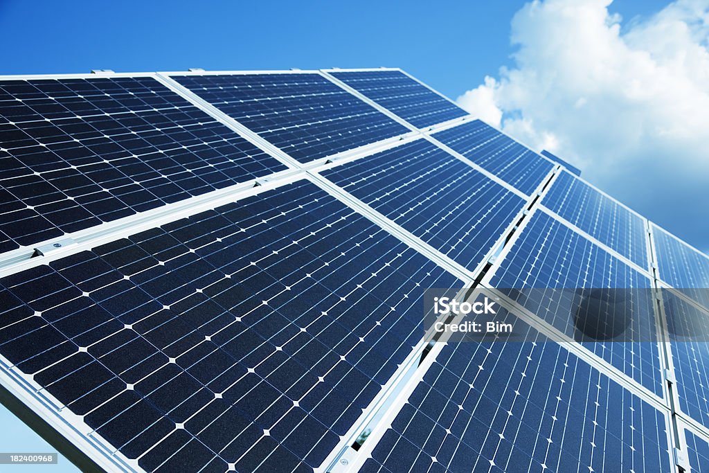 Solar Power System zur Stromerzeugung - Lizenzfrei Sonnenkollektor Stock-Foto