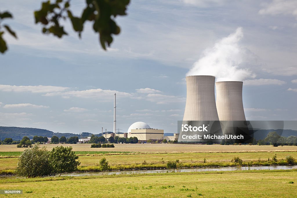 Centrale nucléaire de paysage de rivière - Photo de Allemagne libre de droits