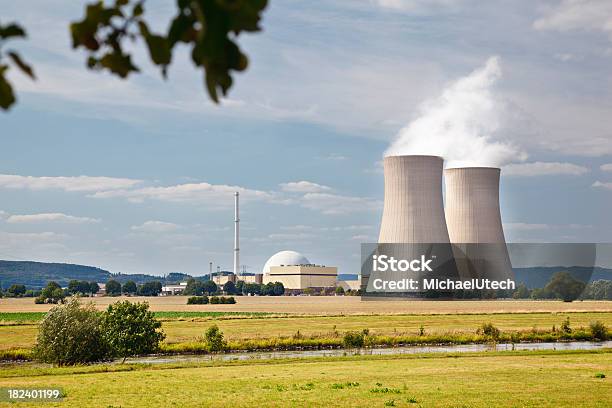 Photo libre de droit de Centrale Nucléaire De Paysage De Rivière banque d'images et plus d'images libres de droit de Allemagne - Allemagne, Arbre, Bleu