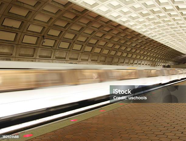Subway Train Arriving Leaving Platform Washington Dc Stock Photo - Download Image Now