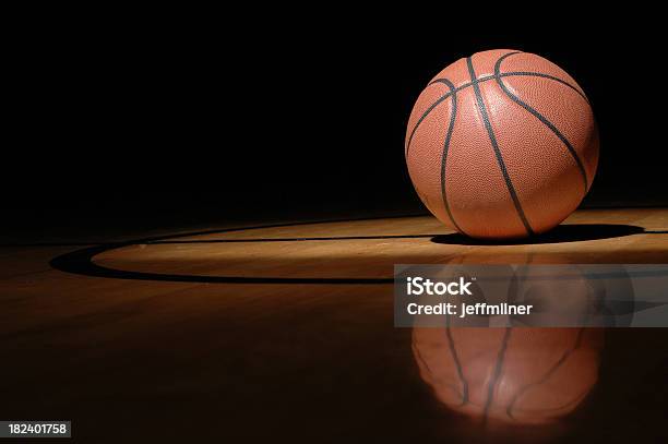 Warten Auf Größe Stockfoto und mehr Bilder von Basketball - Basketball, Basketball-Spielball, Fotografie