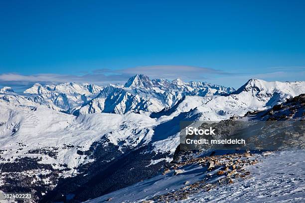 Montanhas Alpes Suíços - Fotografias de stock e mais imagens de Alpes Europeus - Alpes Europeus, Alpes suíços, Ao Ar Livre
