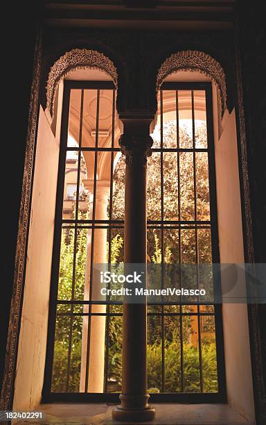 Ventana Del Palacio Foto de stock y más banco de imágenes de Arabesco - Estilo - Arabesco - Estilo, Arco - Característica arquitectónica, Arquitectura