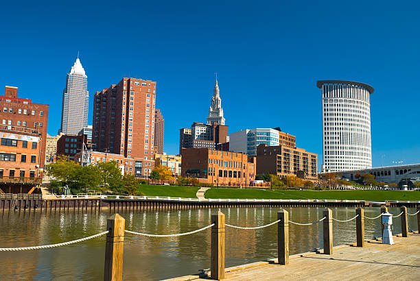 istock Cleveland skyline and river 182402763