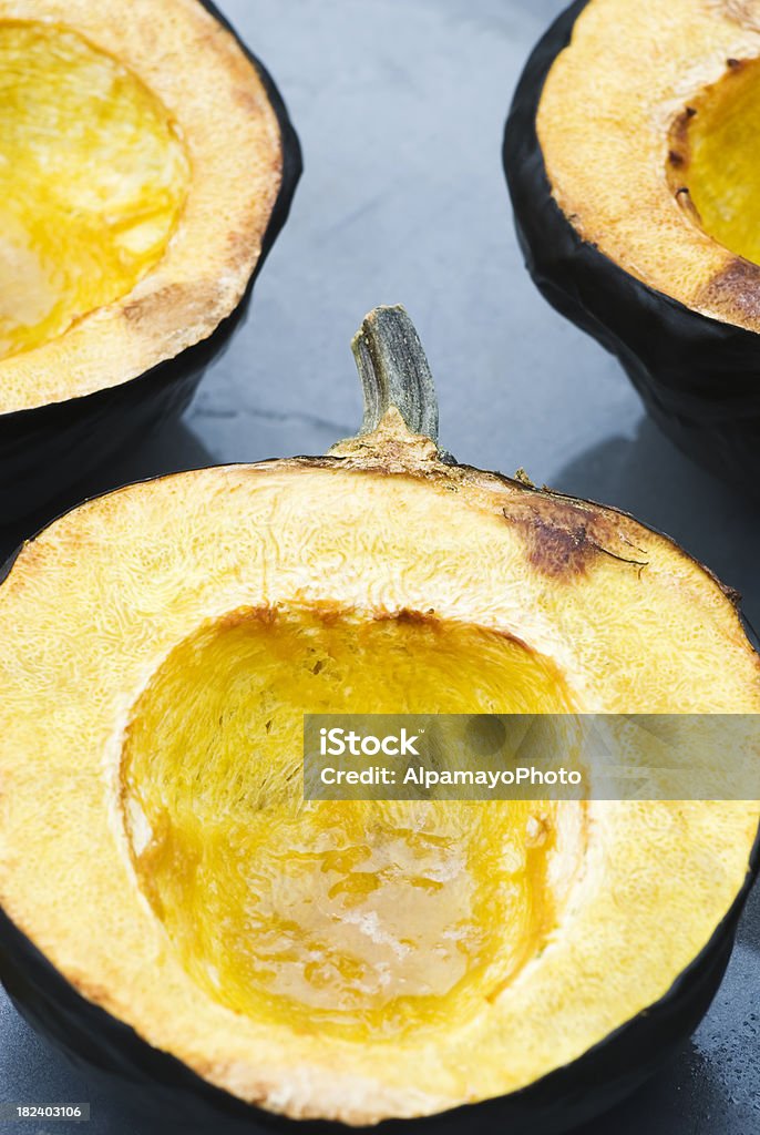 Gebackene Acorn squash (Winter - Lizenzfrei Acorn-Kürbis Stock-Foto