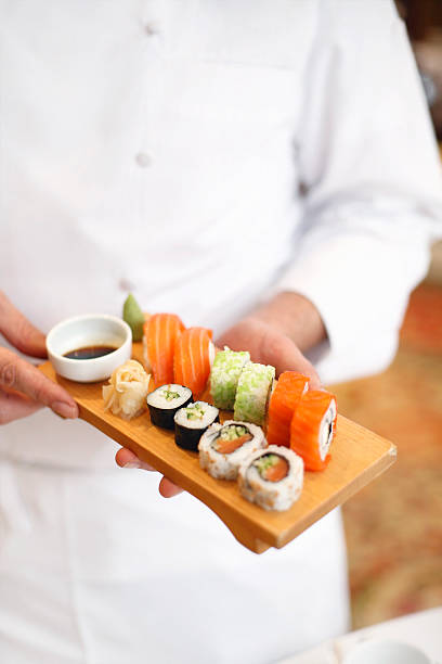 sushi chef - sushi california roll salmon sashimi zdjęcia i obrazy z banku zdjęć