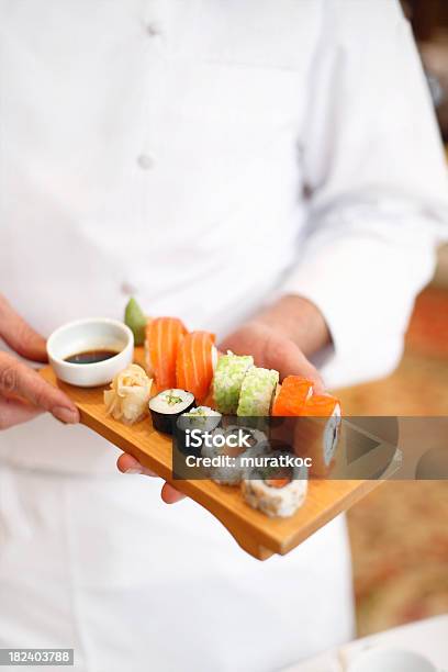 Chefe De Sushi - Fotografias de stock e mais imagens de Chefe de Cozinha - Chefe de Cozinha, Sushi, Arroz - Alimento Básico