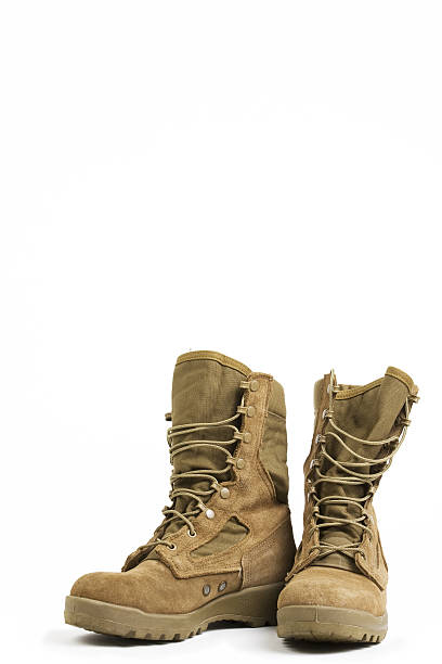 армейские ботинки в стиле милитари - military boots стоковые фото и изображения