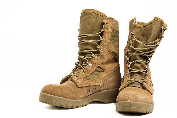армейские ботинки в стиле милитари - military boots стоковые фото и изображения