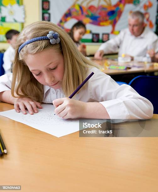 Foto de Escola Junior Início De Aprendizagem e mais fotos de stock de 8-9 Anos - 8-9 Anos, Escrever, Estudante