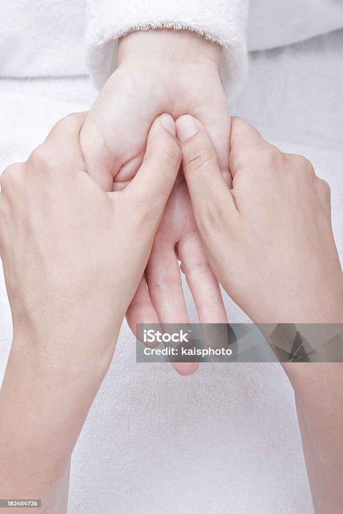 Massagem nas Mãos - Royalty-free Adulto Foto de stock
