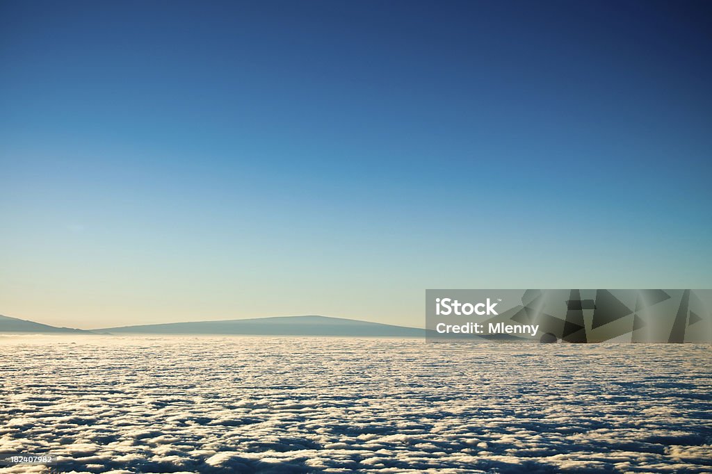 Por encima de las nubes Haleakala Cumbre Maui - Foto de stock de Abierto libre de derechos