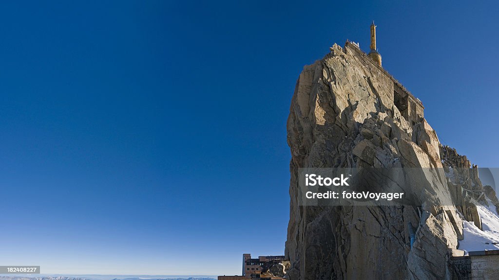 Téléphérique de la station de ski au sommet de l'Aiguille du Midi Mont Blanc - Photo de Aiguille du Midi libre de droits