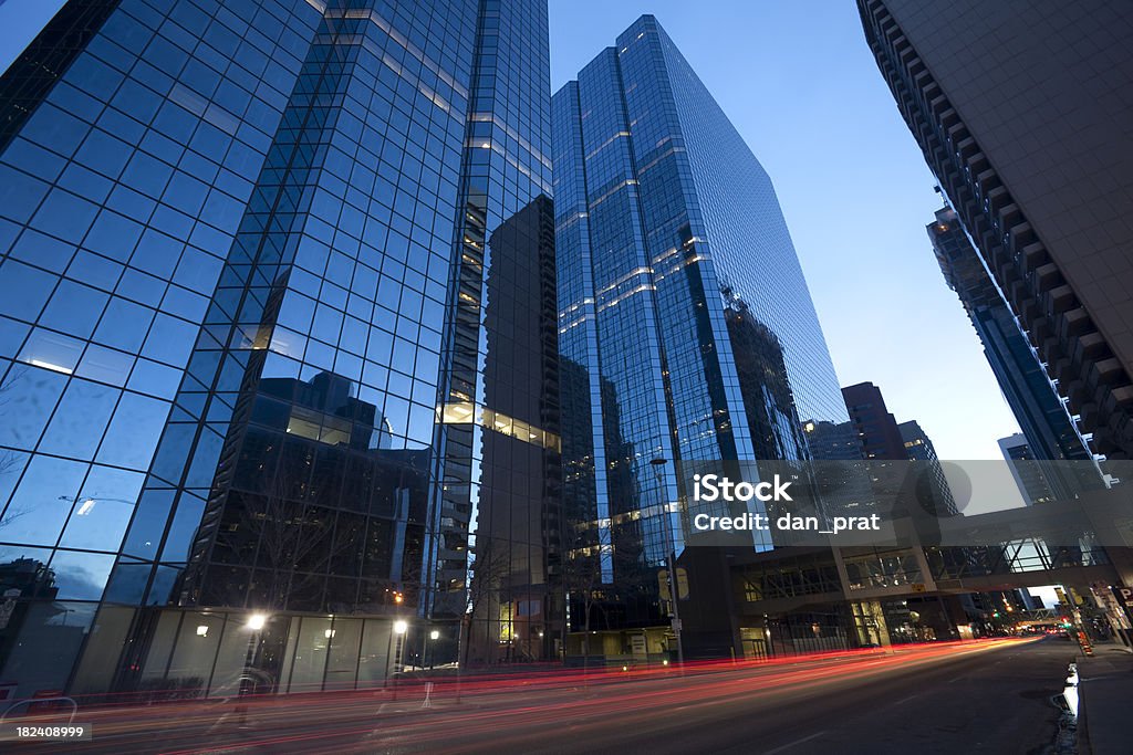 Rascacielos calle de vidrio - Foto de stock de Calgary libre de derechos