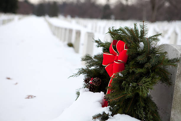 cimitero nazionale di arlington a dicembre - arlington national cemetery immagine foto e immagini stock