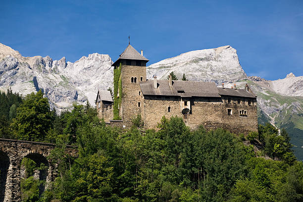 schloss landeck - lechtaler alps stock-fotos und bilder