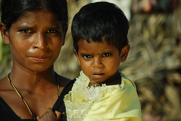 mãe e filha - facial expression child asia asian and indian ethnicities imagens e fotografias de stock