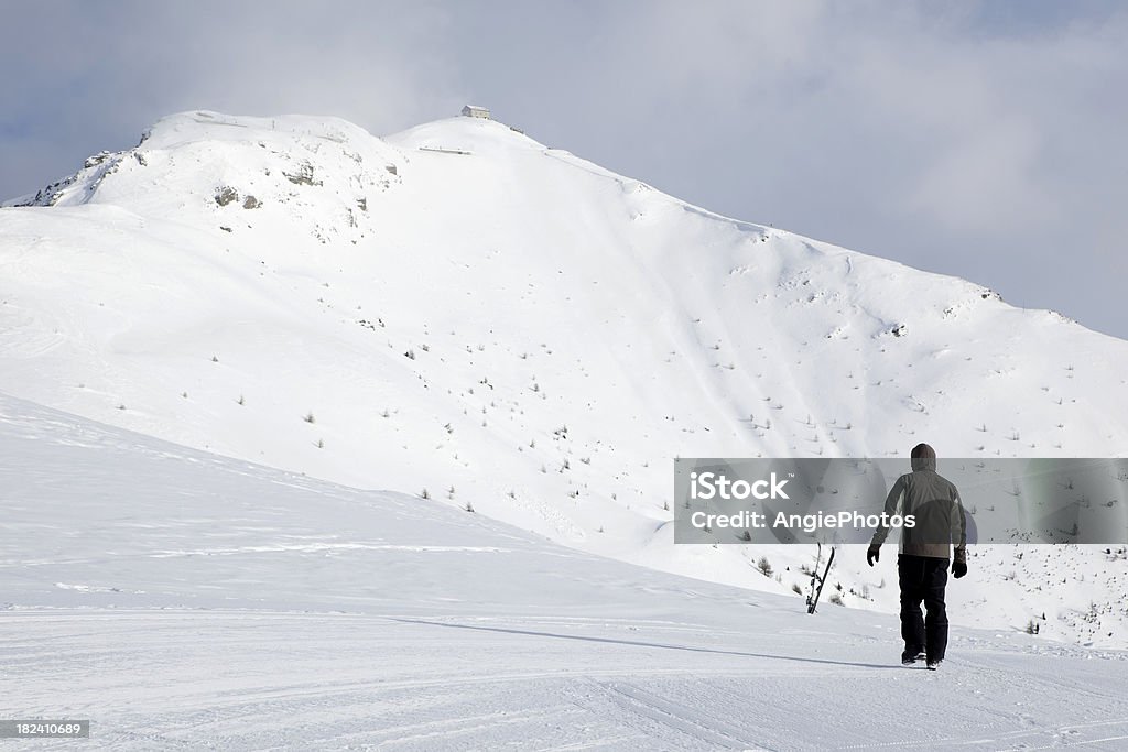 Mann heben ski für einen Ausflug in die Berge - Lizenzfrei Berg Stock-Foto