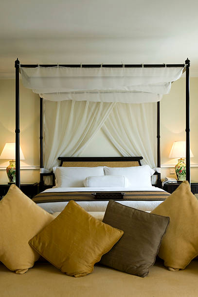 кровать в номере отеля в малайзии - four poster bed стоковые фото и изображения