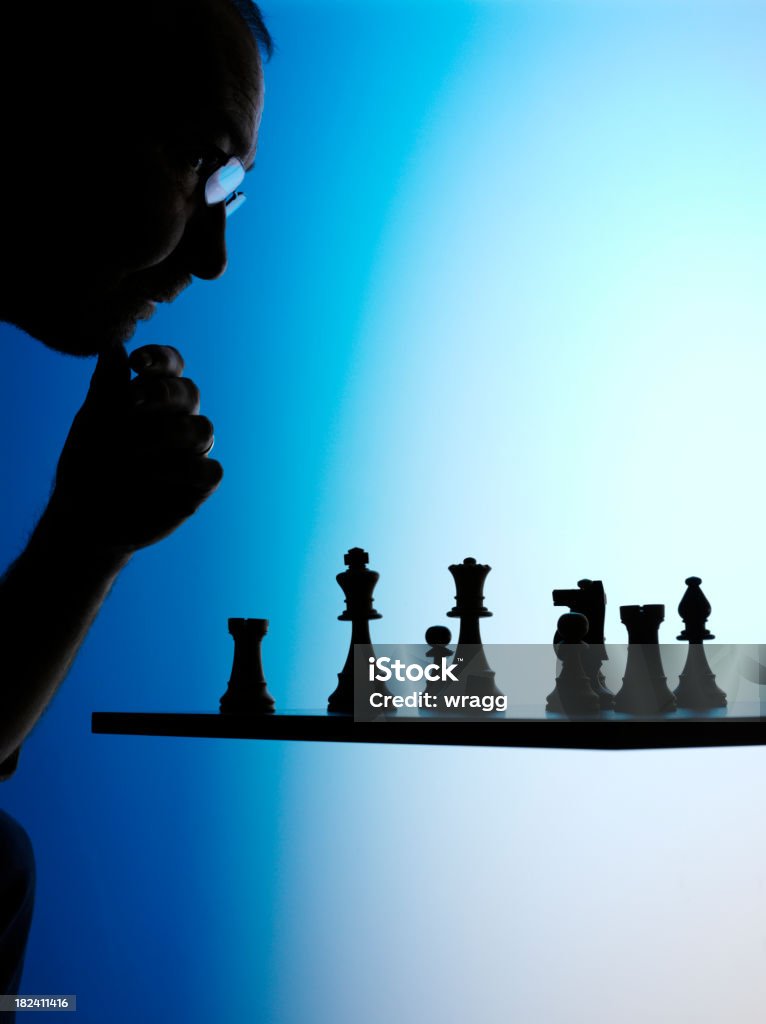 Planejando um jogo de xadrez - Foto de stock de Agressão royalty-free
