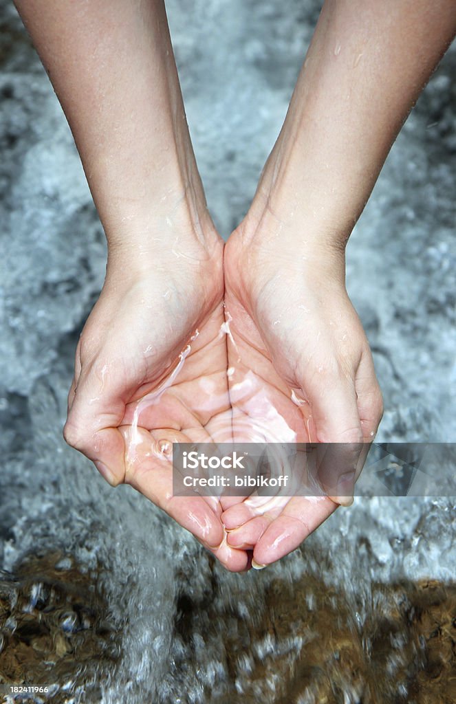 Mains avec de l'eau pure - Photo de Eau libre de droits