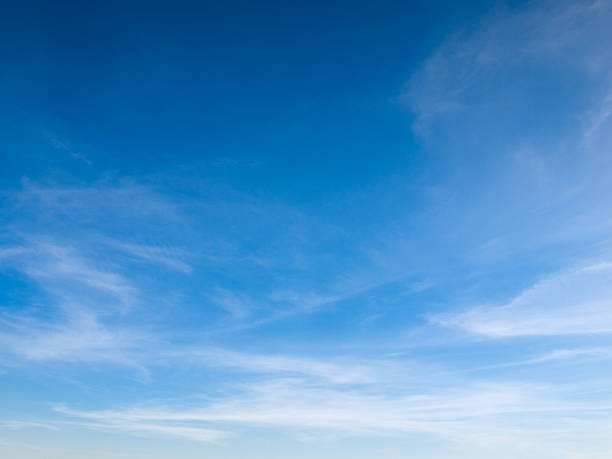 piękne niebo z biały chmury - blue cyan zdjęcia i obrazy z banku zdjęć