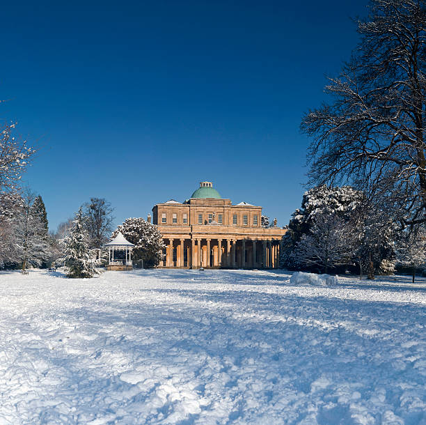 Georgian habitación panorama de nieve bomba - foto de stock