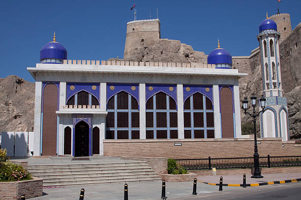 mesquita de al mirani e forte, old muscat - al mirani imagens e fotografias de stock