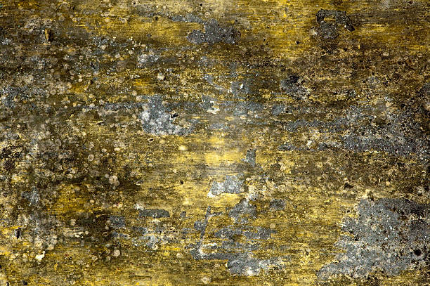 黄色の汚いグランジテクスチャ背景コピースペース - paint peeling wall cracked ストックフォトと画像