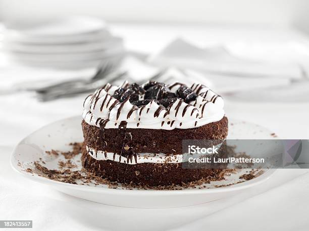 Biscotti Al Cioccolato E Crema Torta - Fotografie stock e altre immagini di Alimentazione non salutare - Alimentazione non salutare, Alimento di base, Ambientazione interna