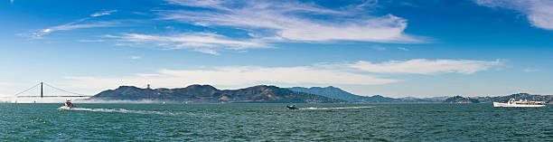 бухта сан-франциско мост золотые ворота лодки sausalito panorama видом на океан - marin tower стоковые фото и изображения