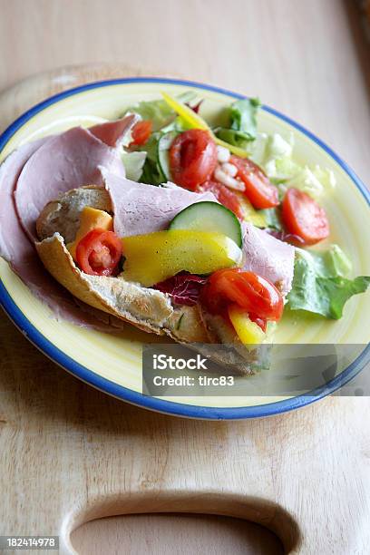 Presunto Salada E Cacete - Fotografias de stock e mais imagens de Alface - Alface, Alimentação Saudável, Amarelo