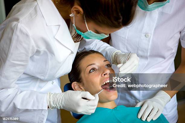 A Dentista - Fotografie stock e altre immagini di Accudire - Accudire, Adulto, Ambientazione interna